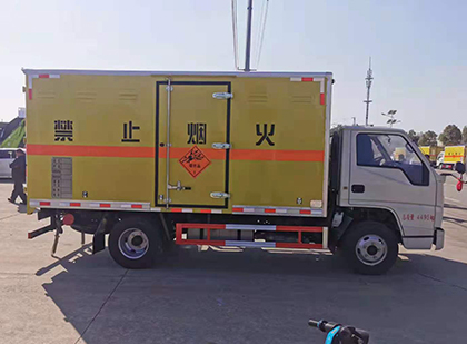 方山爆破器材运输车技术升级与安全合规新趋势